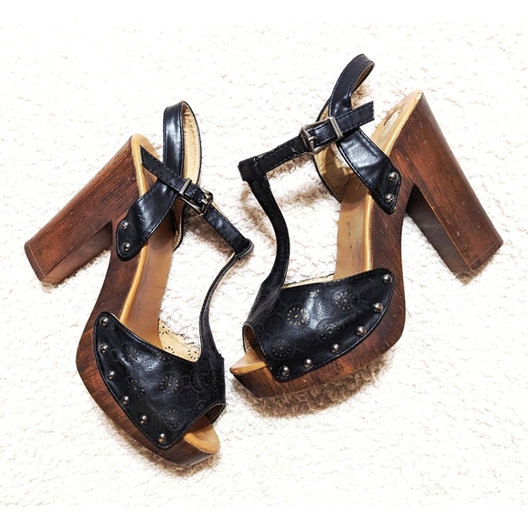 TOP Moda Shoes - Top Moda Black Riveted Wood Platform T-Strap Sandals Size 8.5
